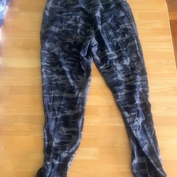 Alphalete Joggers Grey Camo - Picture 3 of 3